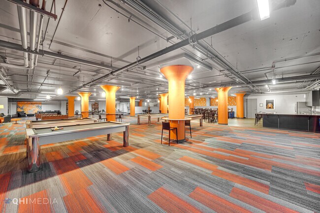 Building Photo - 565 W Quincy St