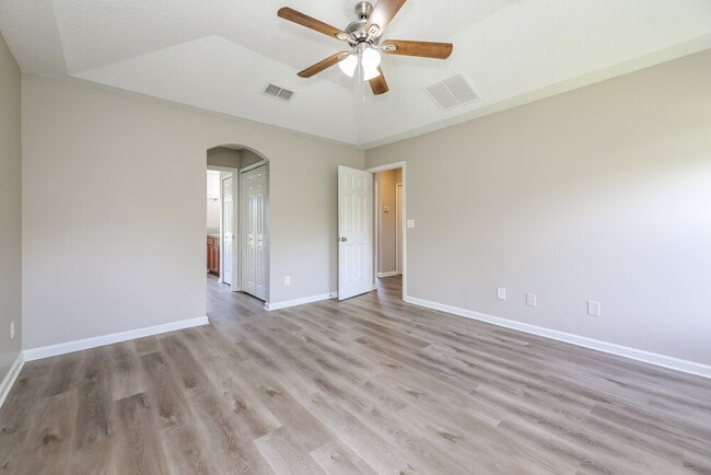 Building Photo - 86041 Caesars Ave