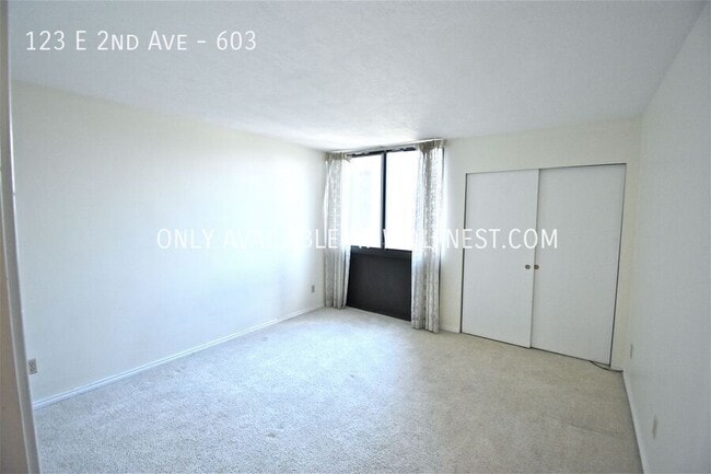 Building Photo - Stunning Downtown SLC Condo - Spacious & P...