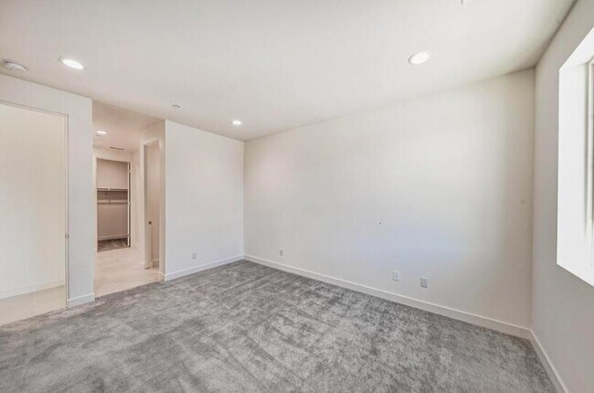 Building Photo - 80268 Whisper Rock Way