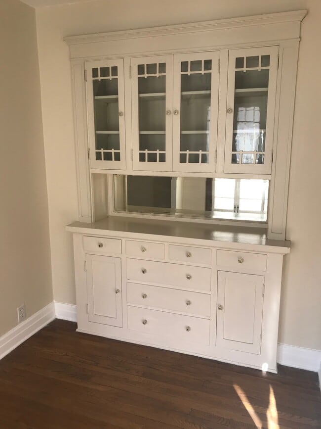 BUILT-IN - 1026 Havenhurst Dr