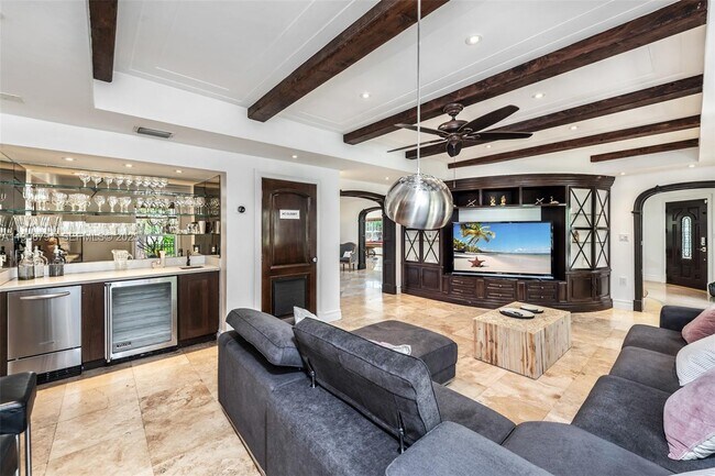 Building Photo - 1051 NE 89th St