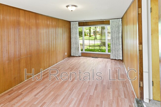 Building Photo - 160 St Benedict Ln