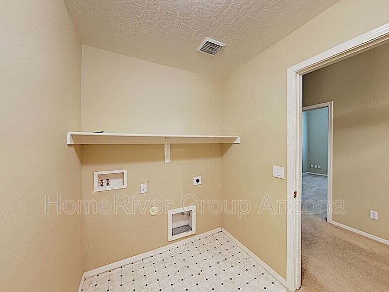 Building Photo - 17230 W Ashley Dr