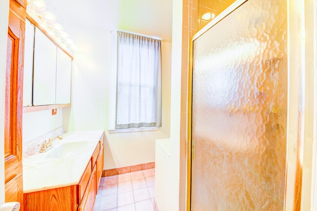 Building Photo - 103 Harwood St