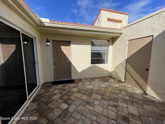 Building Photo - 718 Pine Island Dr