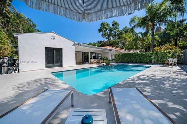 Building Photo - 696 NE 67th St