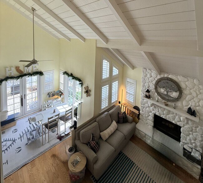 Building Photo - 2165 Canyon Dr