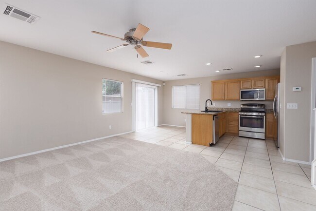Building Photo - 3 bedroom single family home in Henderson!