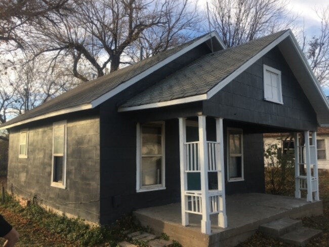 Building Photo - 417 N Linwood Ave