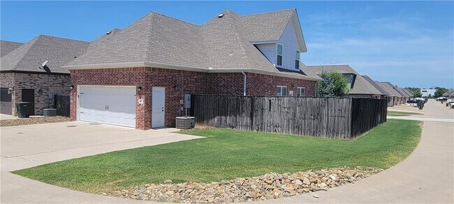 Building Photo - 3417 W Pinot Ln