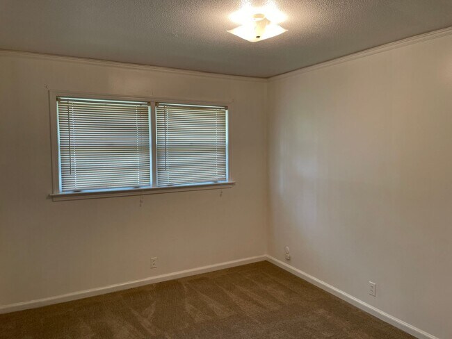 Building Photo - 688 Joryne Dr