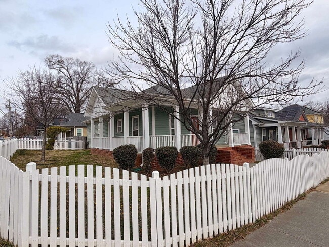 Building Photo - Charming 3-Bedroom Home in the Heart of Raleigh!