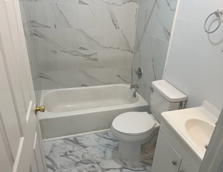 Building Photo - 752 N 40th St