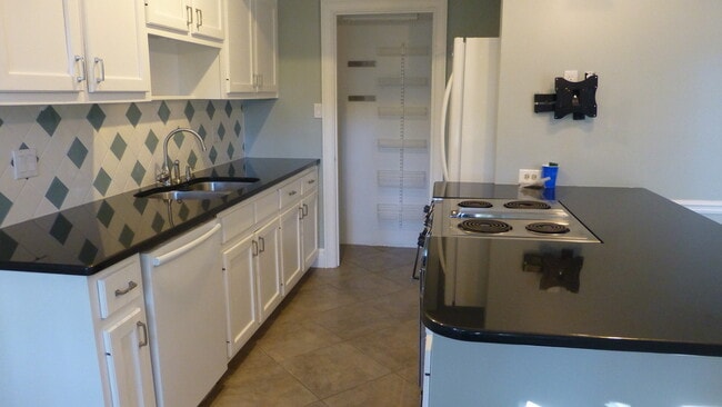 Building Photo - 2 Bedroom Townhouse with Two-Car Garage