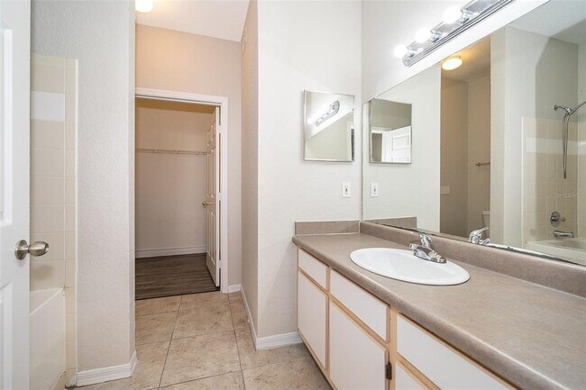 Building Photo - 5953 Westgate Dr