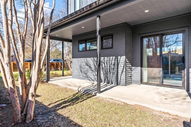 Building Photo - 1719 Bluebonnet Ln