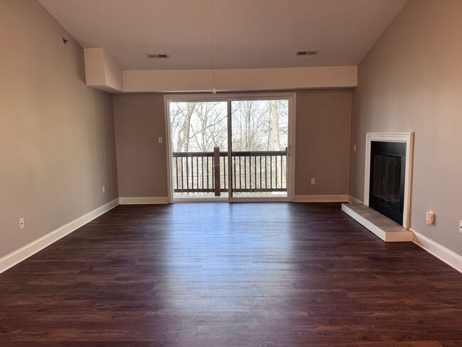 Building Photo - Central AVL Condo - Huge Deck, Views and Community Pool