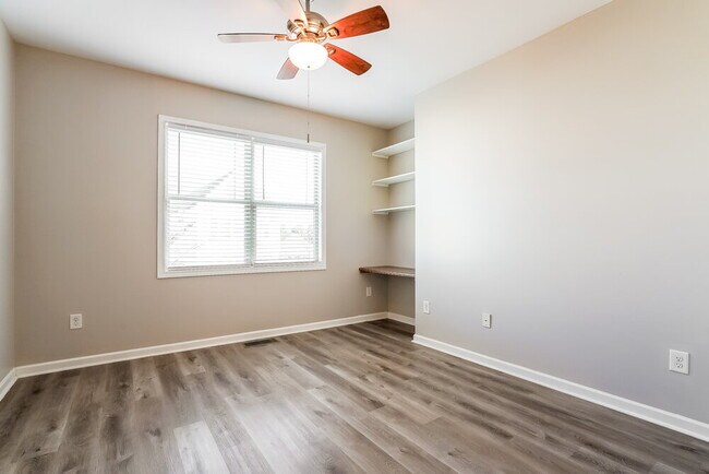 Building Photo - 149 Heathwood Dr