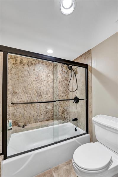 Building Photo - 1149 Hillsboro Mile