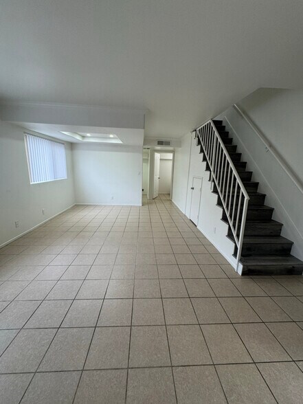 Building Photo - 13012 Riverside Dr