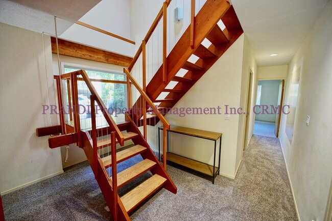 Building Photo - Central San Rafael Hillside Home on Corner...