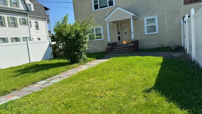 Building Photo - 103 Essex St