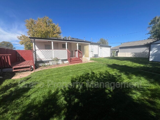 Building Photo - 8910 Hoyt Dr