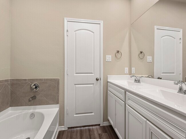 Building Photo - 9278 Inland Leather Ln