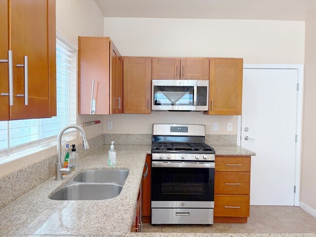 Building Photo - 8455 Faucet Ave