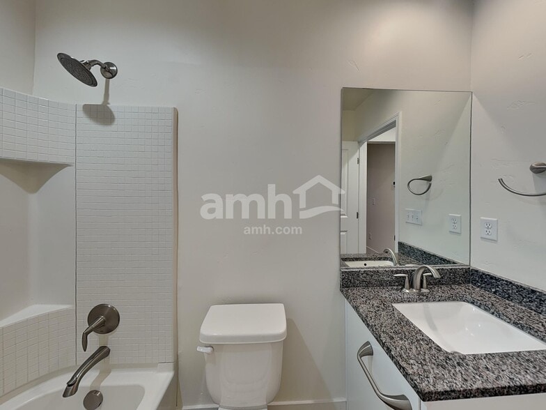 Building Photo - 302 E Sicily Dr