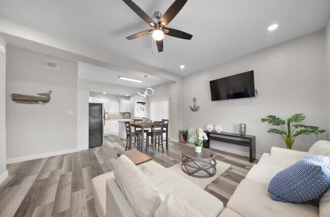 Building Photo - 102 W Corral St