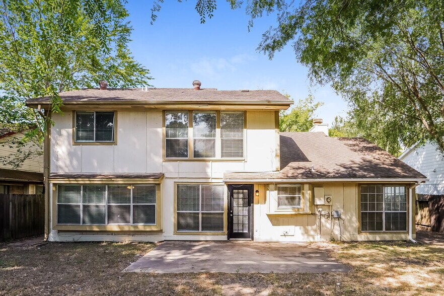 Building Photo - 18082 Garden Manor Dr