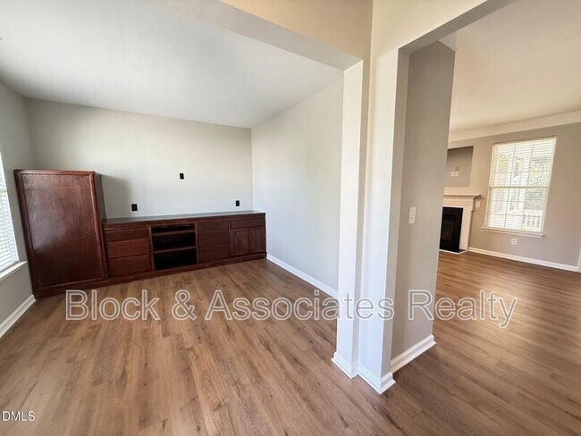 Building Photo - 420 Cline Falls Dr