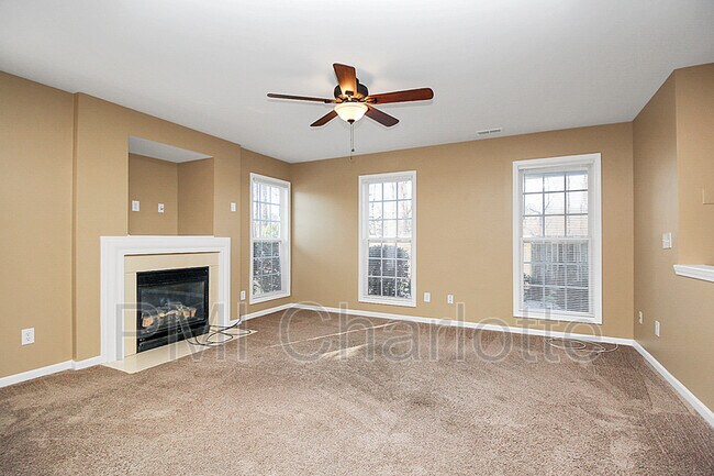 Building Photo - 1815 Butterfly Ln