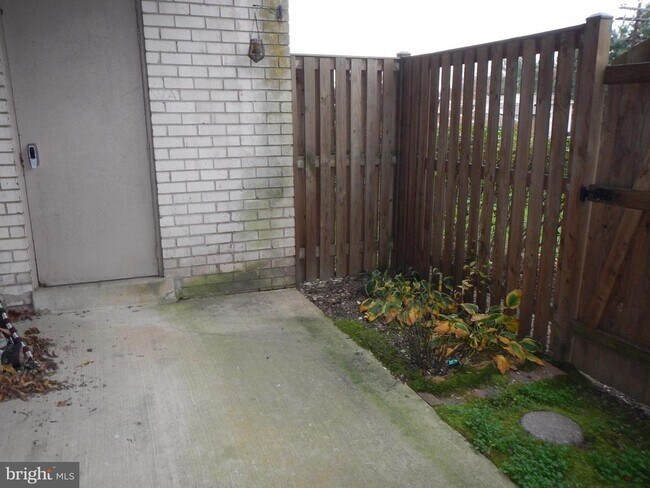 Building Photo - 14618 Bauer Dr