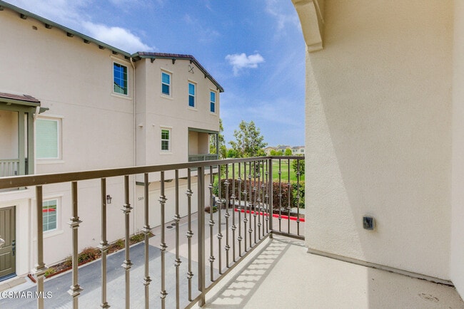 Building Photo - 597 Mustang St