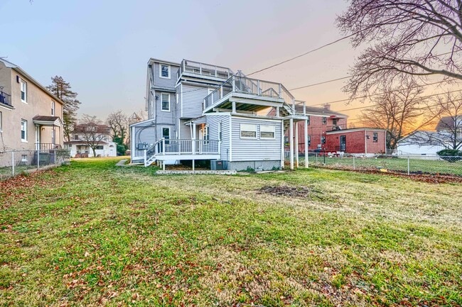 Building Photo - 4012 Fernhill Ave