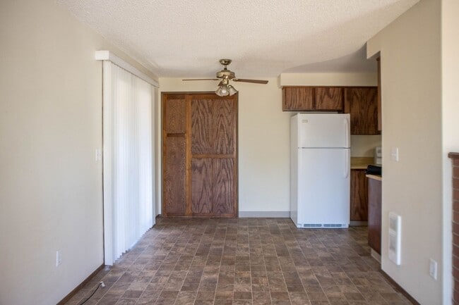 Building Photo - Riverside 408-410