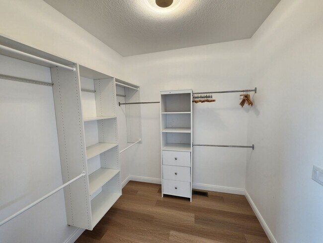 Building Photo - 6817 Timber Ct
