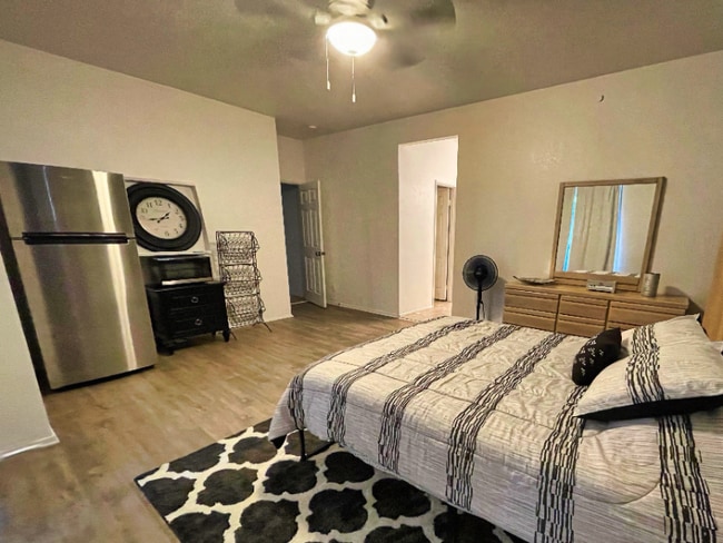 Building Photo - 43233 Sawgrass Ln