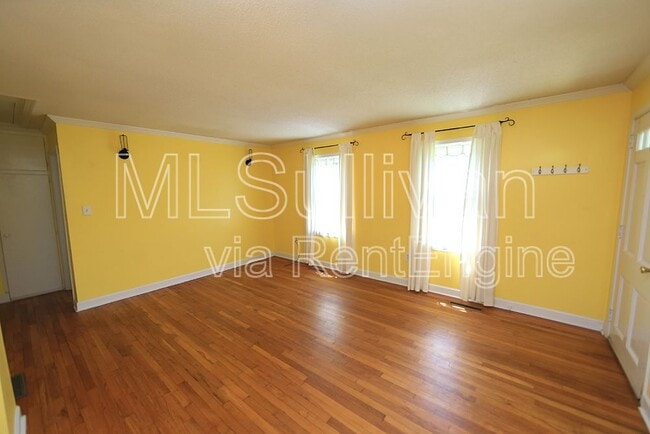 Building Photo - 2404 Farthing St