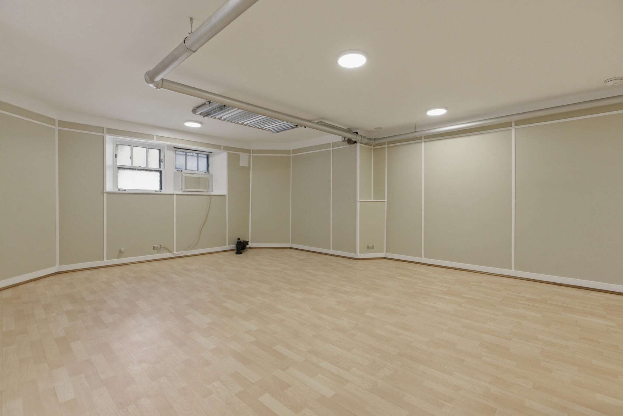 Building Photo - 6645 N Greenview Ave