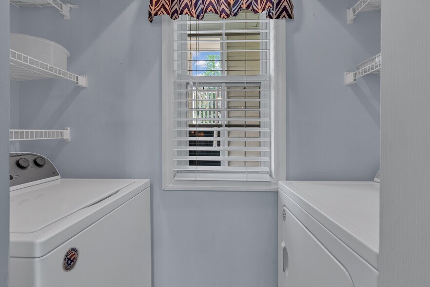 Building Photo - 589 Blue River Ct