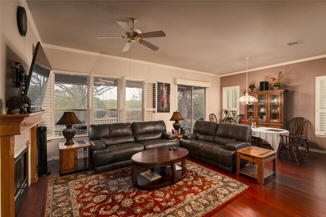Building Photo - 107 Yaupon Ln