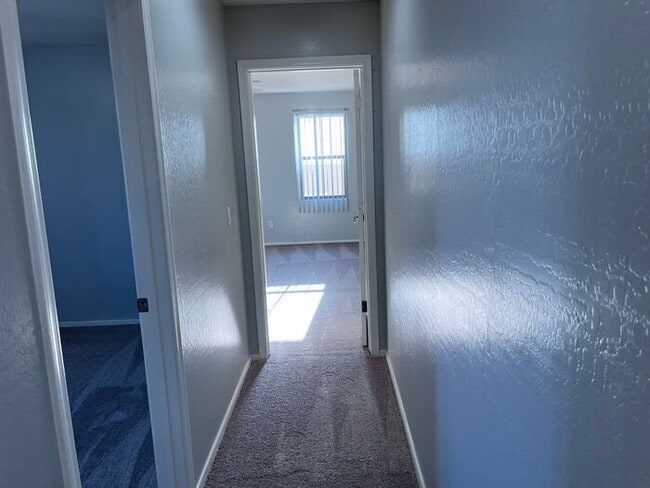 Building Photo - 5 bed 3 bath 3 car garage in San Tan Valley