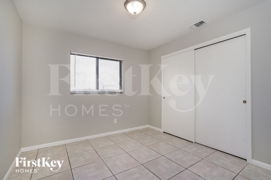 Building Photo - 2022 NW 9th St