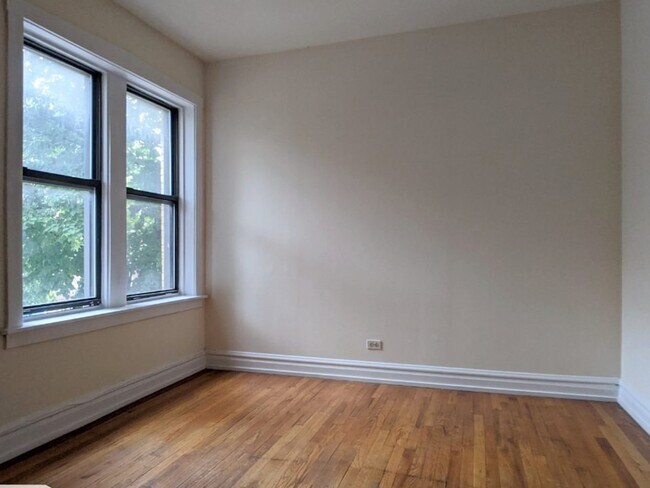 Building Photo - 1530 N Kedzie Ave