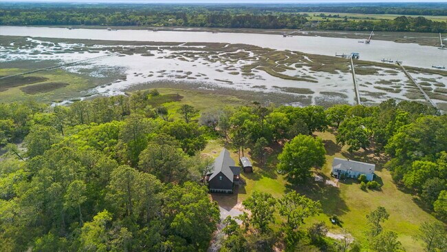 Building Photo - "Spacious 4-Bed Oasis with Guest Suite on Johns Island - Your Dream Home Awaits!"