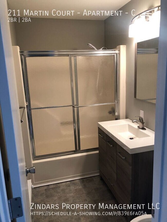 Building Photo - 211 Martin Ct